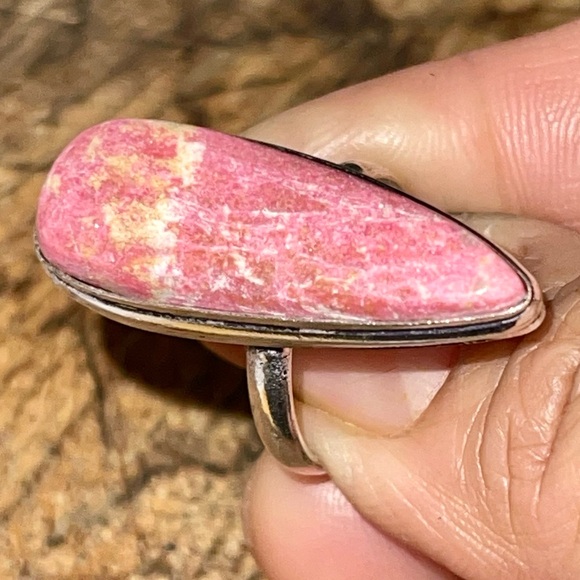 Bright Pink Thulite Ring Size 6 1/2 - Picture 3 of 15